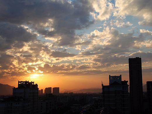 我看晚霞时,不做任何事。