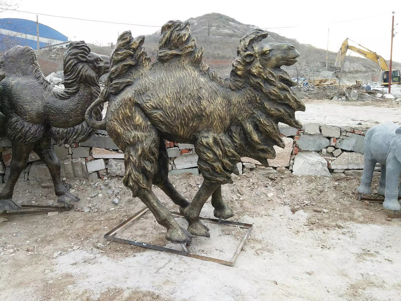 定制玻璃钢仿古铜骆驼雕像 仿真动物雕像 广场景观摆件