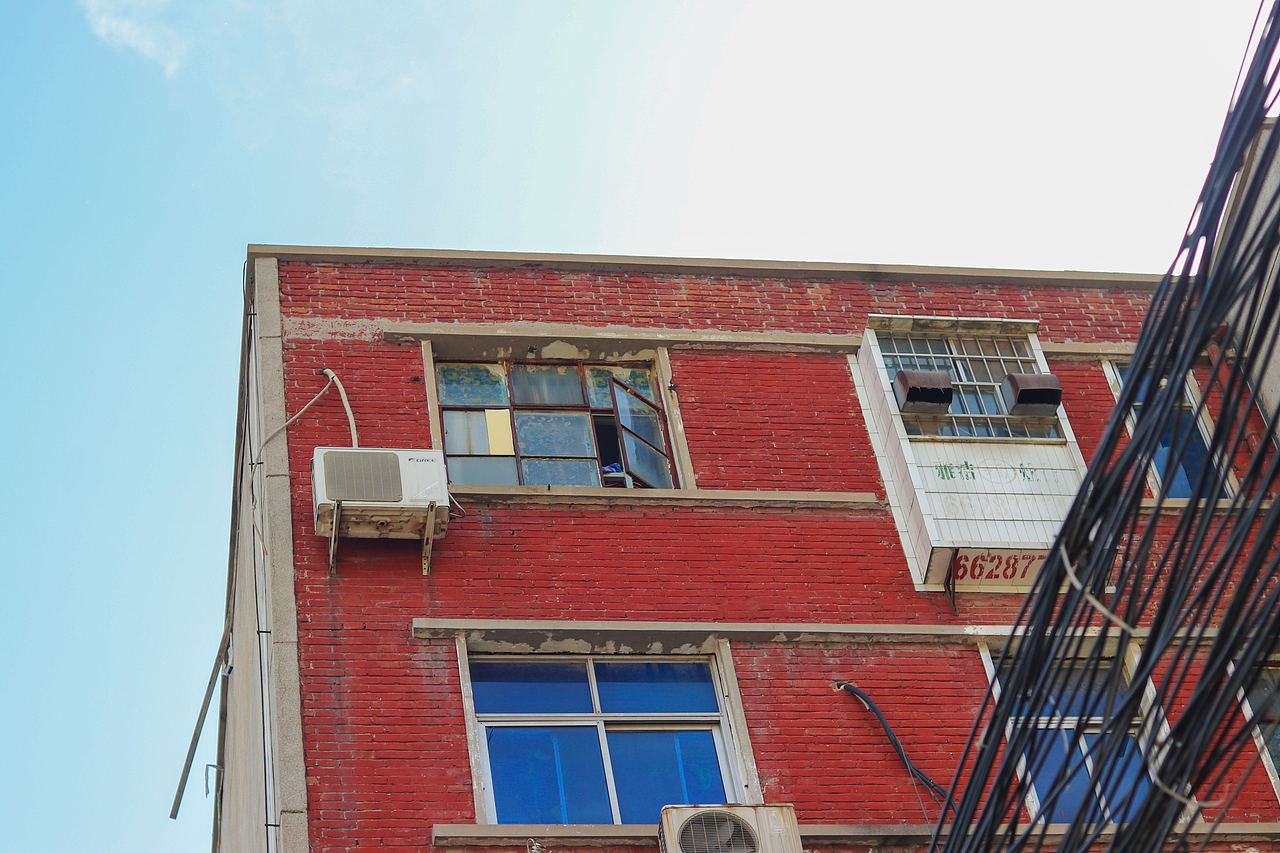 微风轻拂，阳光不燥，三月掠影去