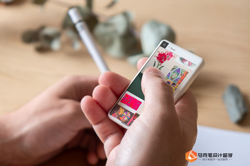 是什么勇气,让他们在2018年推出3寸屏手机?