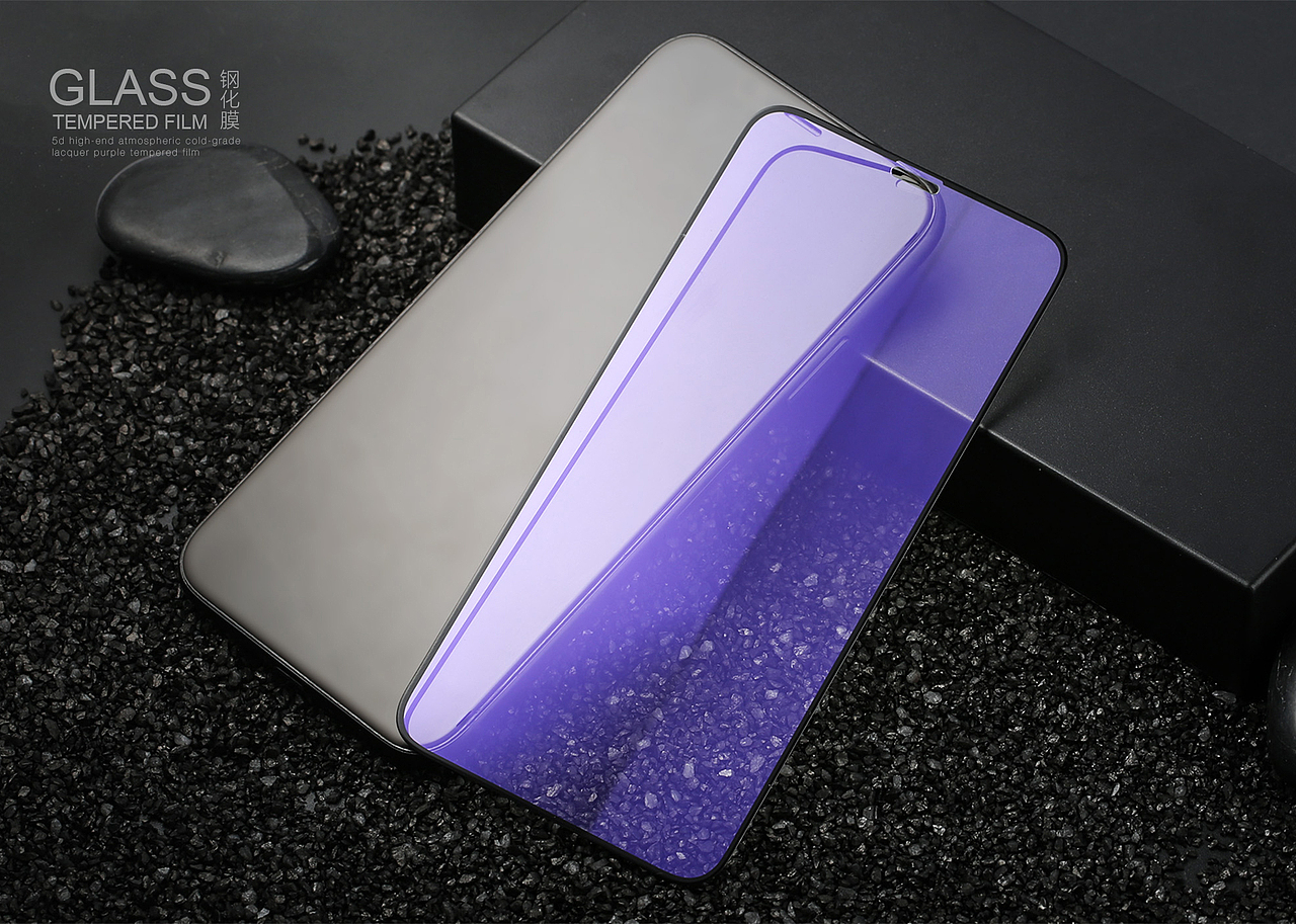 一组iPhoneX手机钢化膜