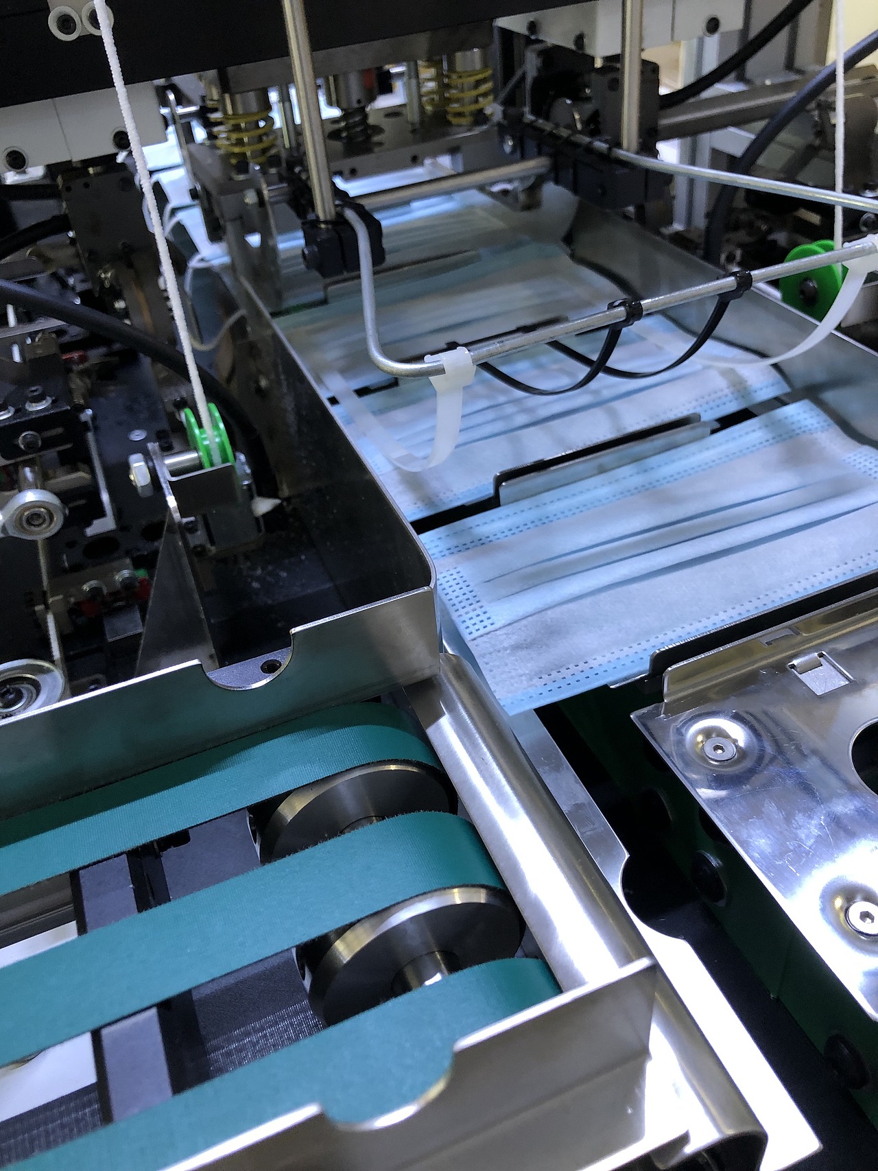 全电一拖一平面口罩机,全电设计值得参考。