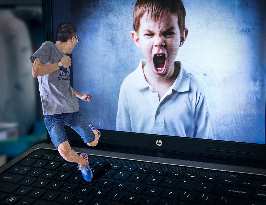 原创作品:《自导自演》