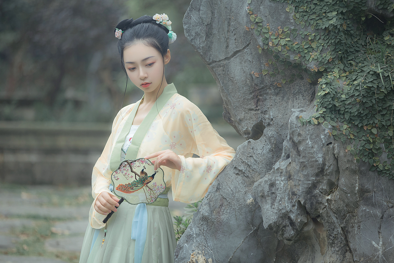 山高且远 溪水泫泫