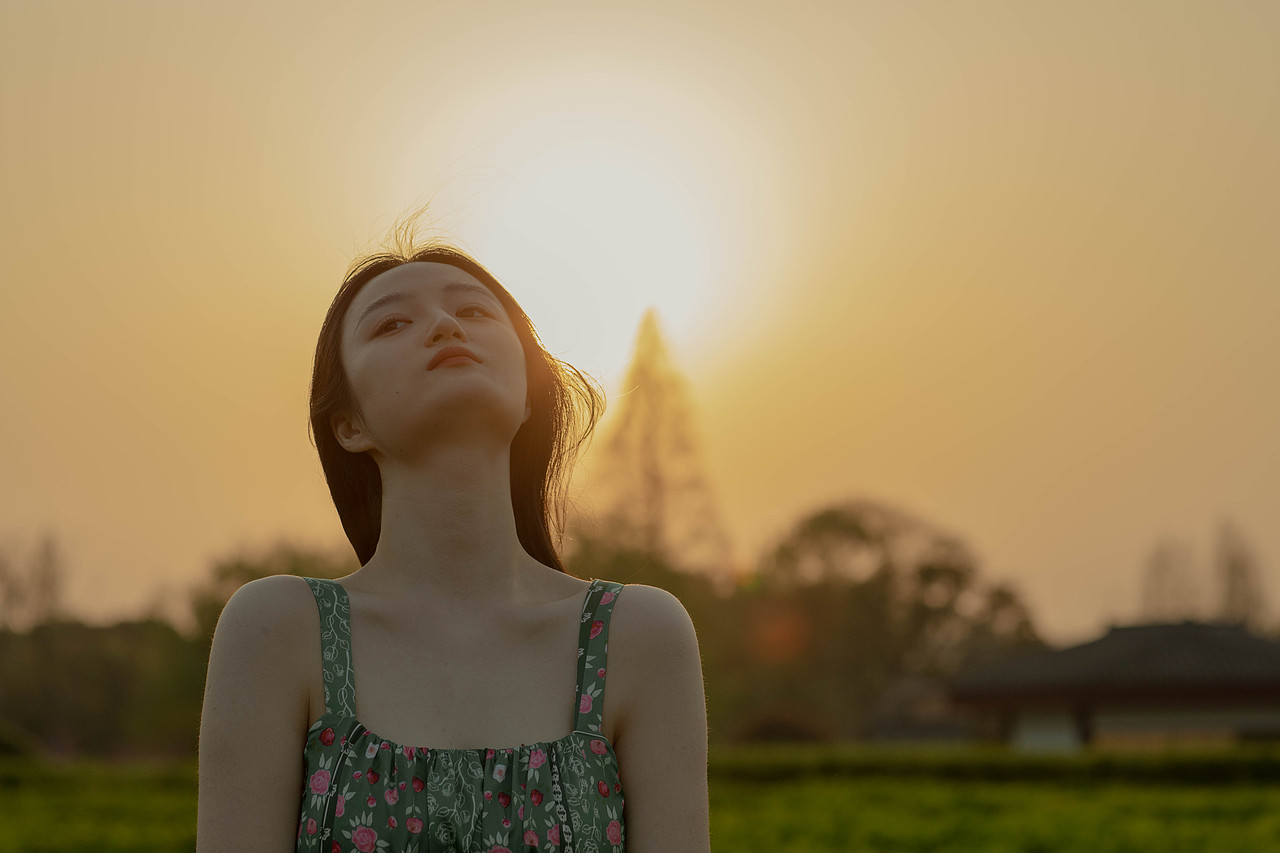 情不知所起,一往情深。