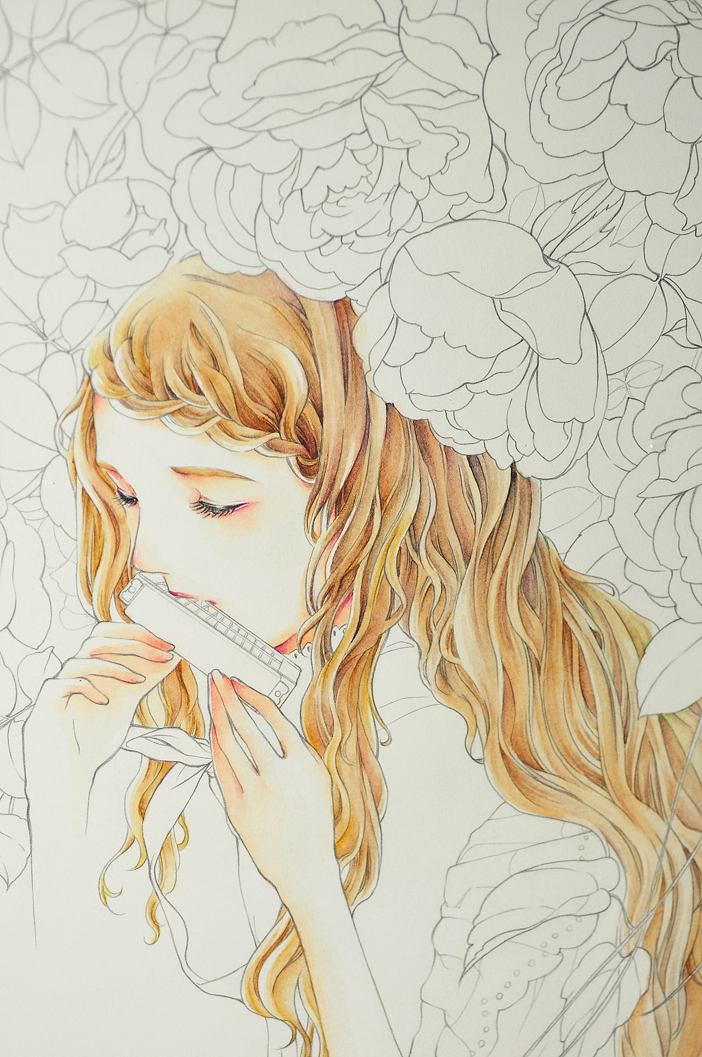 梳辫子的女孩,猫小姐最喜欢了。可是辫子也是很难画的,不要凭想象,可以找些参考的发型,仔细观察发丝的走向。在用色方面,要考虑到环境光对头发的影响,适当添加一些。比如猫小姐在有花靠近的地方,就加了些红色融入头发的颜色。