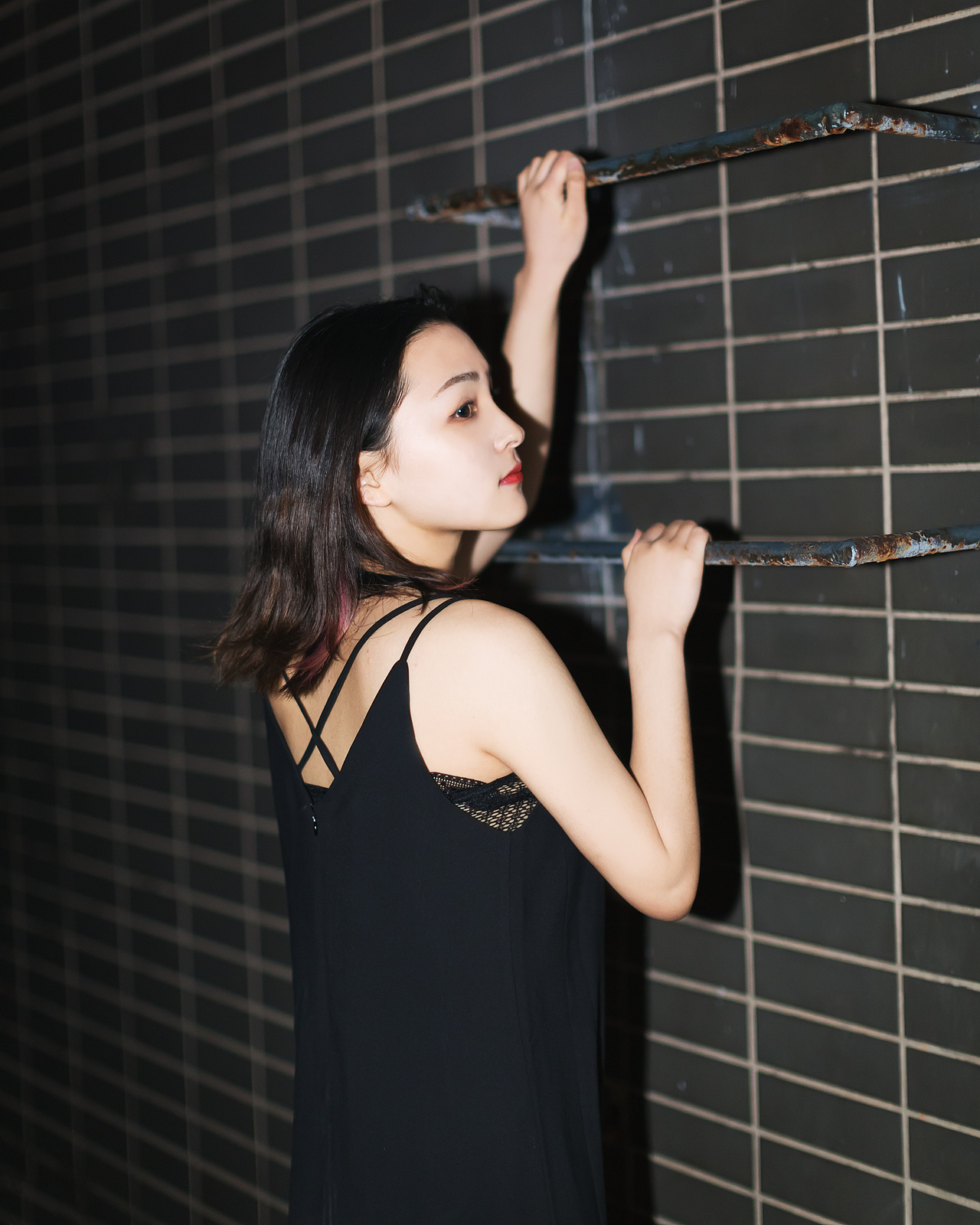 风很大 你很美（图ZMTExODYwNDcy） - 人像摄影 - 站酷设计师岩闌原创素材 - 站酷ZCOOL