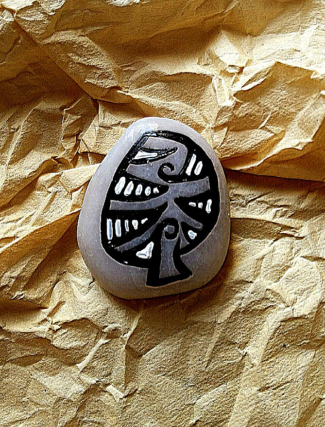 小手套的石头画