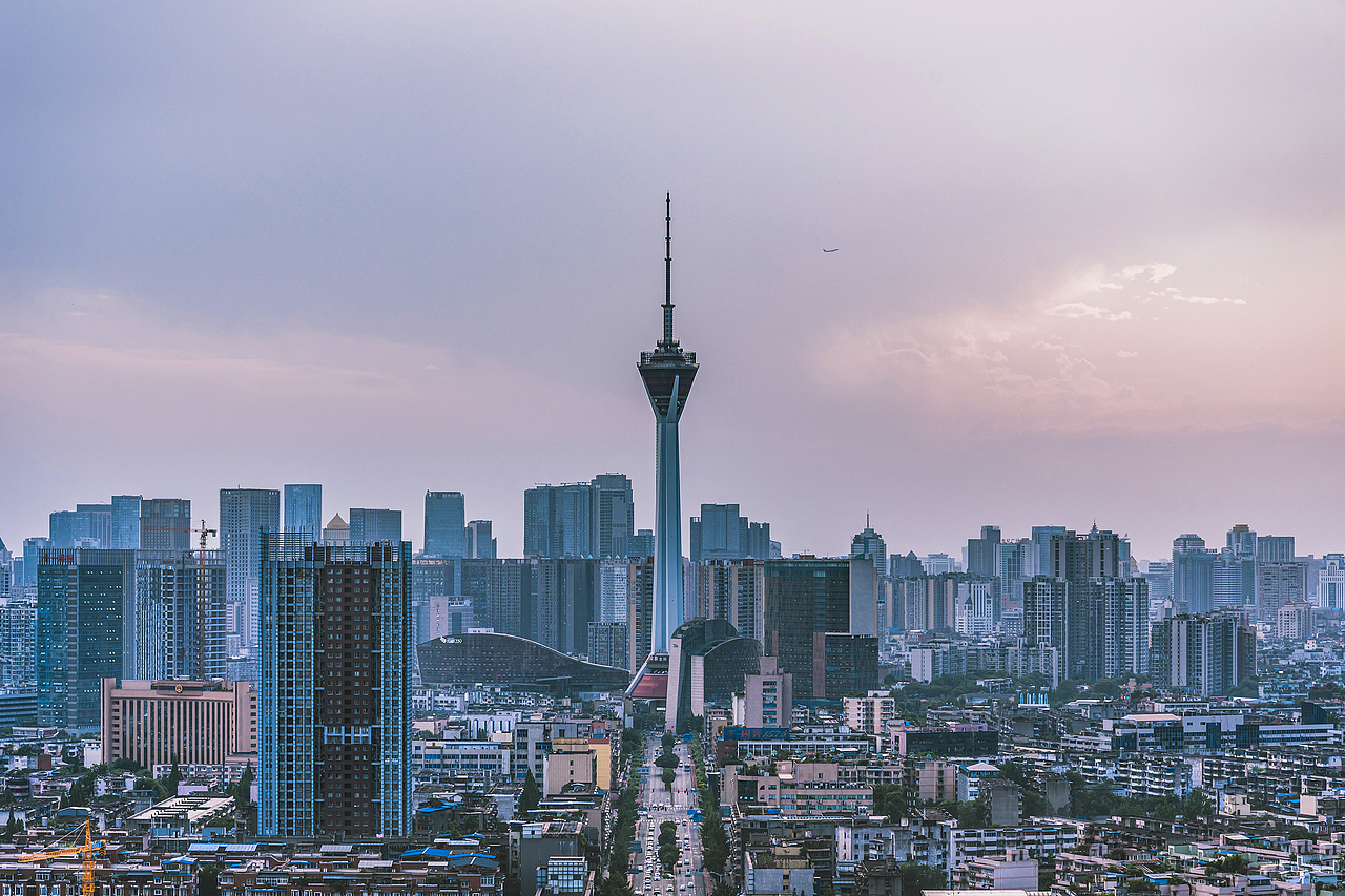 成都天府熊猫塔,傍晚到入夜2小时的色彩变化。