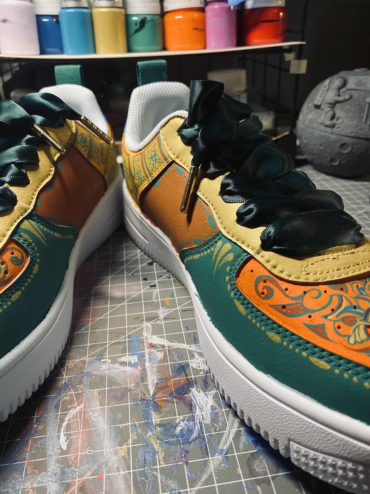 【手绘自制】鸿星尔克敦煌配色国潮鞋履设计（图ZMjcyMTQyMjM2） - 鞋履设计 - 站酷设计师琯朗原创素材 - 站酷ZCOOL