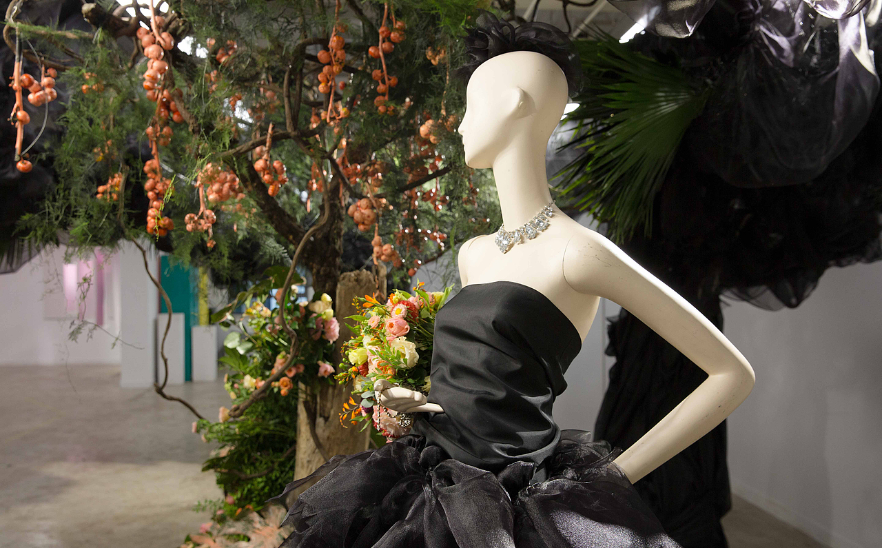 橱窗陈列设计—哥特新娘（图ZMTc1MDMyNzcy） - 展陈设计 - 站酷设计师超人斯坦利原创素材 - 站酷ZCOOL