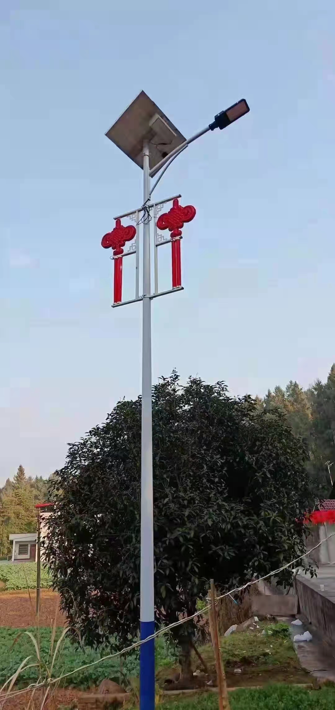 太阳能路灯杆装饰中国结