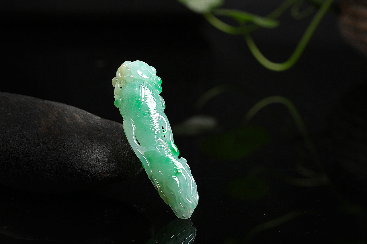 翡翠雕件 “千年人参”（图ZMTAxMjQxNzQ0） - 产品摄影 - 站酷设计师000000张原创素材 - 站酷ZCOOL