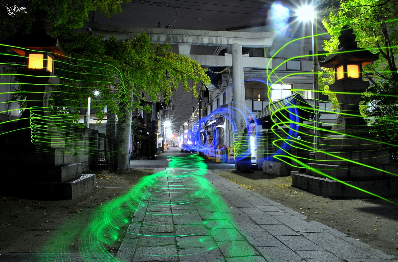 RoyWang 2011 Light Graffiti 神社之夜 光绘作品