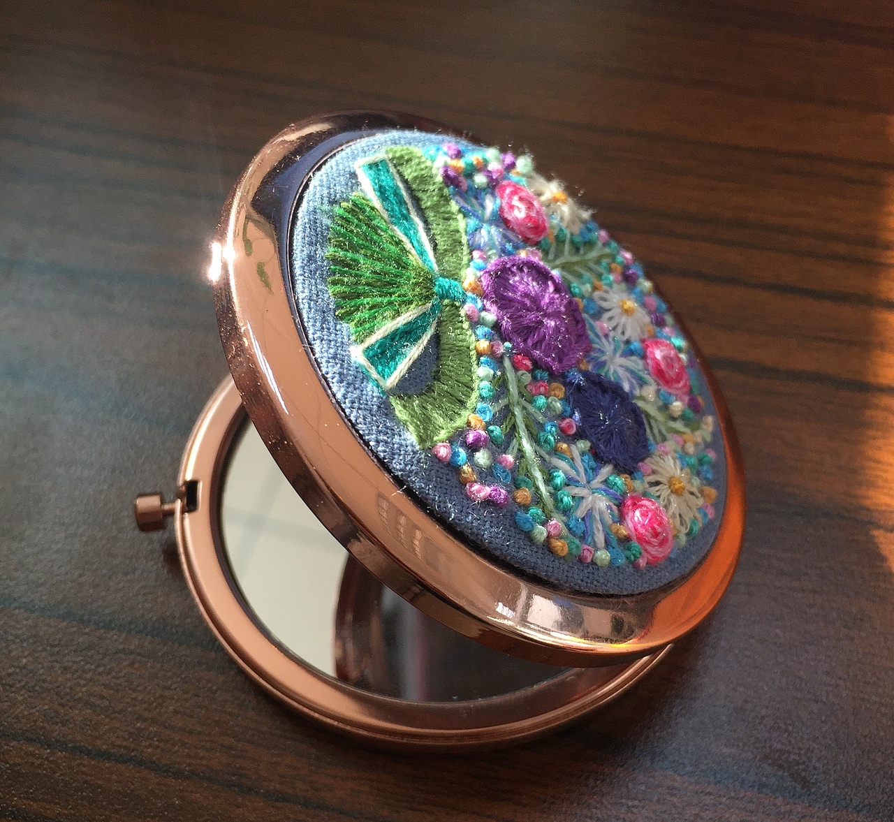 原创手工刺绣小镜子
