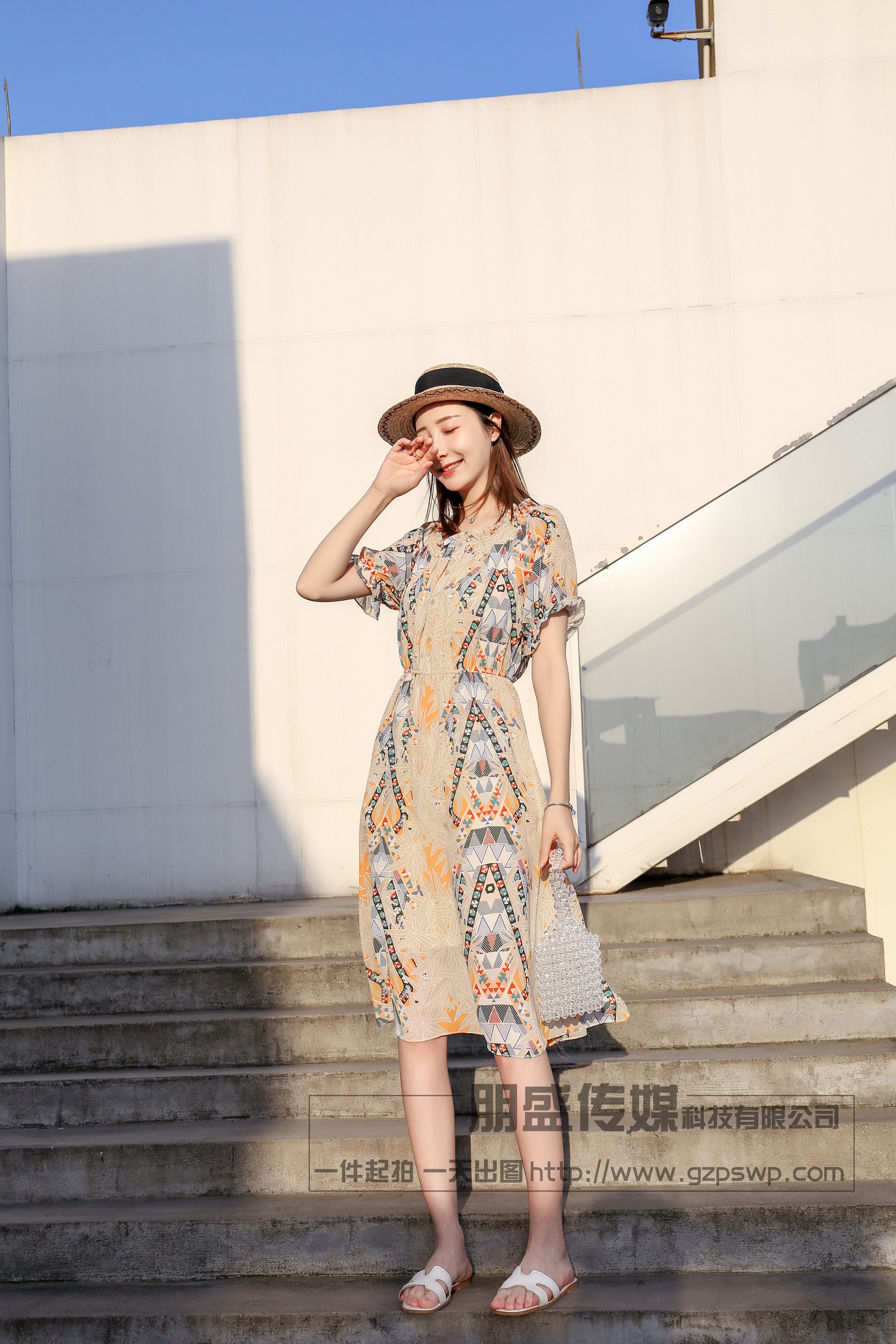 淘宝摄影服装拍摄清纯优雅外景拍摄休闲淑女