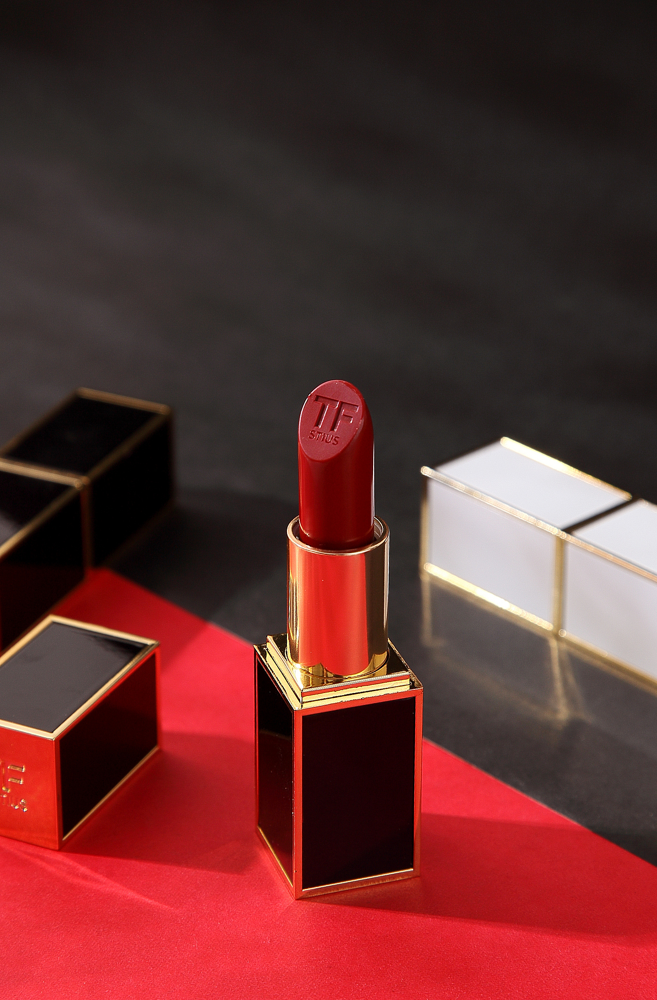 口红（图ZMjQ2MjEyMjMy） - 产品摄影 - 站酷设计师二少爷xiucai原创素材 - 站酷ZCOOL