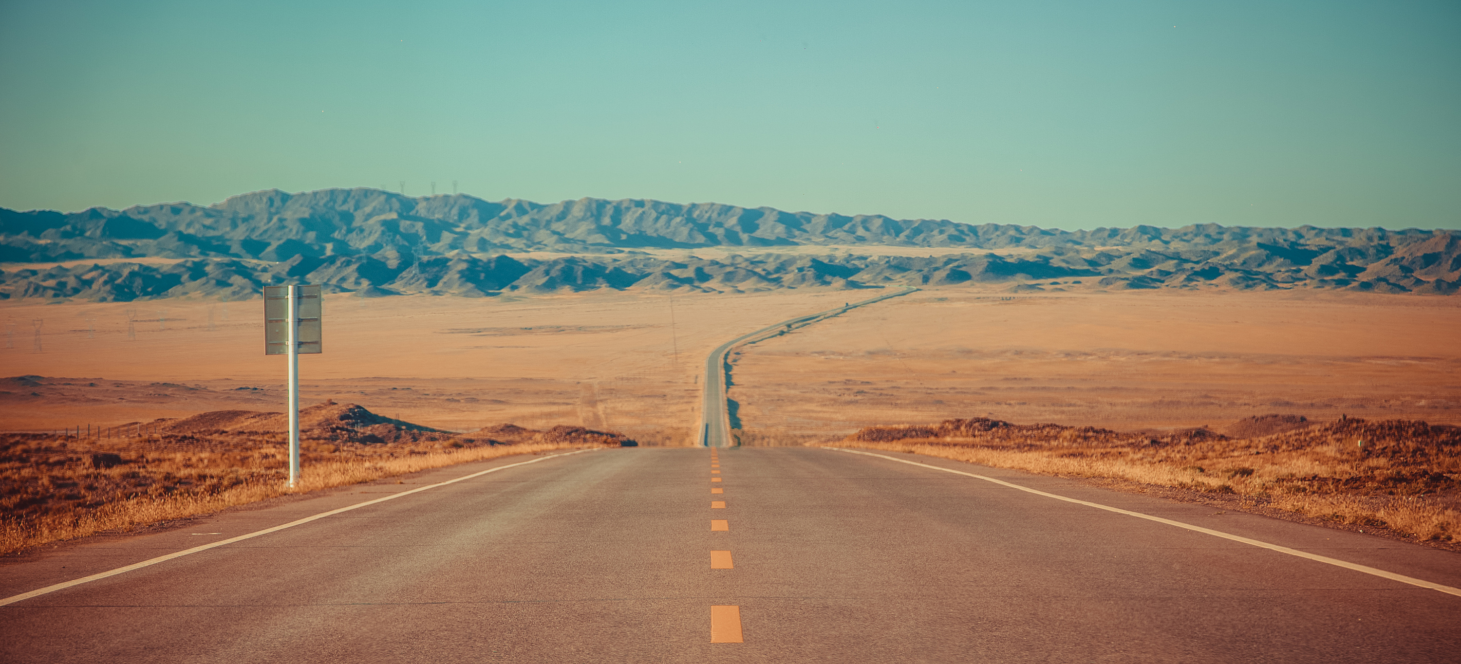 国内第一条穿越沙漠腹地高速公路——乌玛高速青铜峡至中卫段