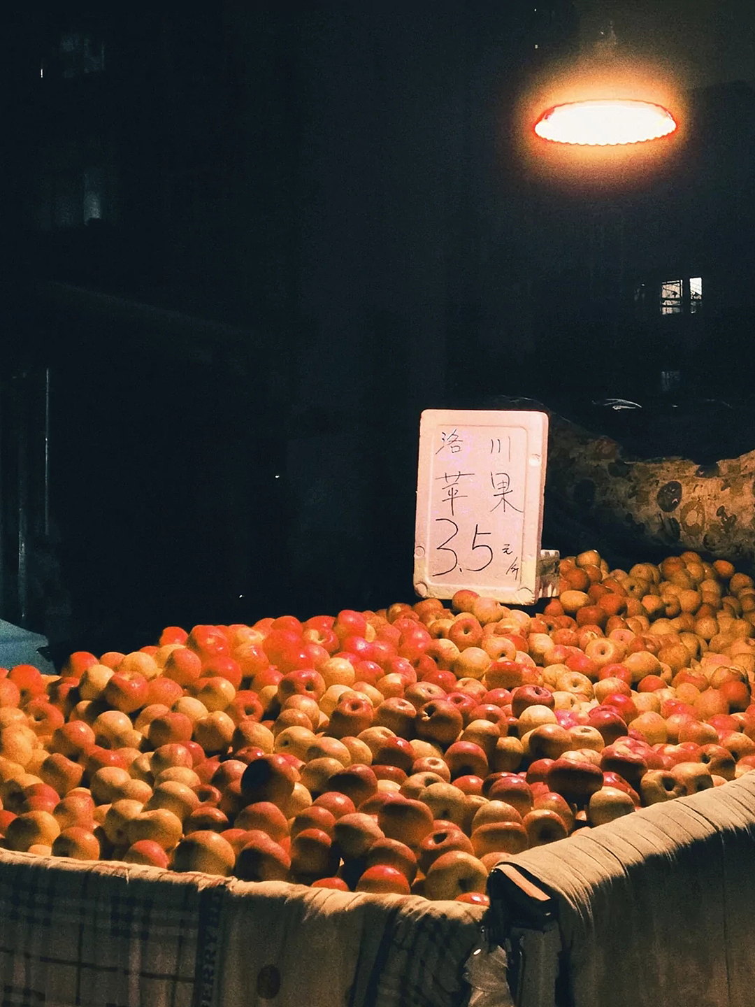 不灭的灯光下是不夜的城