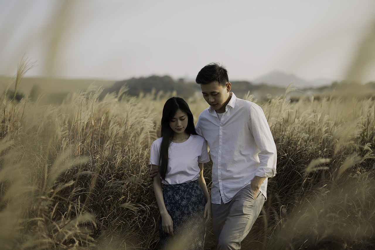 爱意弥漫在芦苇荡的秋风里「深圳情侣写真」（图ZMjg0OTA2NDky） - 人像摄影 - 站酷设计师摄手座DA原创素材 - 站酷ZCOOL