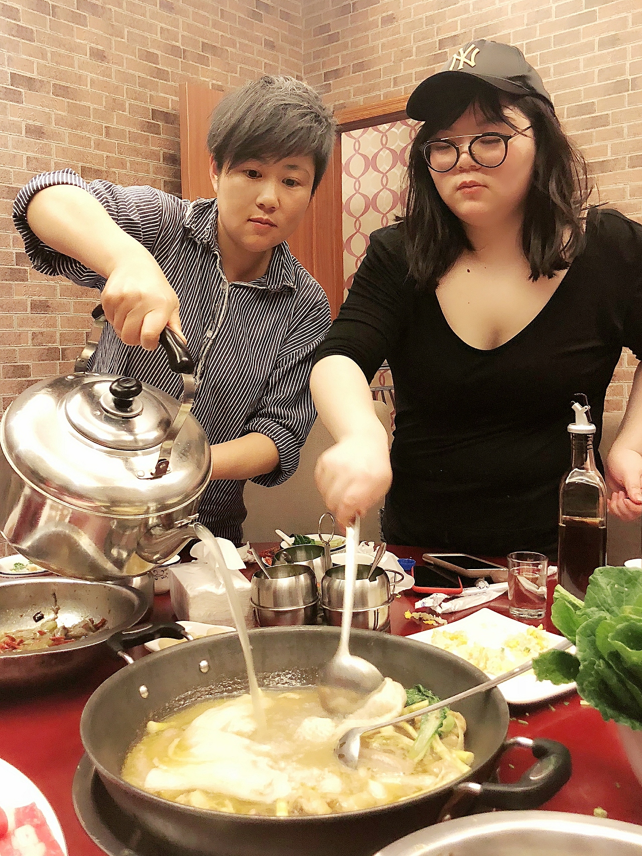 蜜桃家老板是真的吃货，每天拍完带我们吃各种美食~