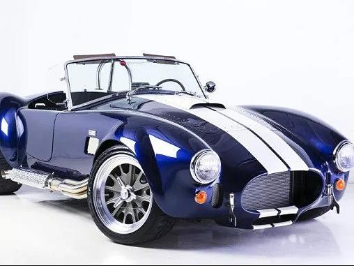 CMF | 用复合材料手工打造的60年代老爷车复制品