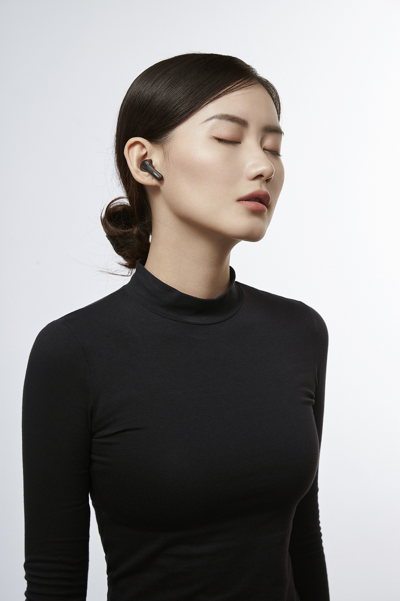 图拉斯 耳机拍摄