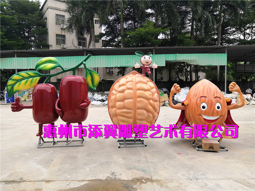 大枣园区风景尽收玻璃钢红枣造型公仔雕塑点缀红色