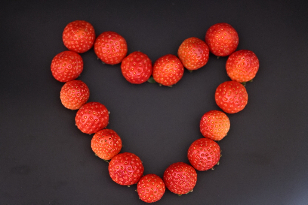 草莓图片素材背景高清图片草莓数字123456789草莓爱心（图ZMjg1NTI5NjI0） - 产品摄影 - 站酷设计师饿狐原创背景素材原创素材 - 站酷ZCOOL