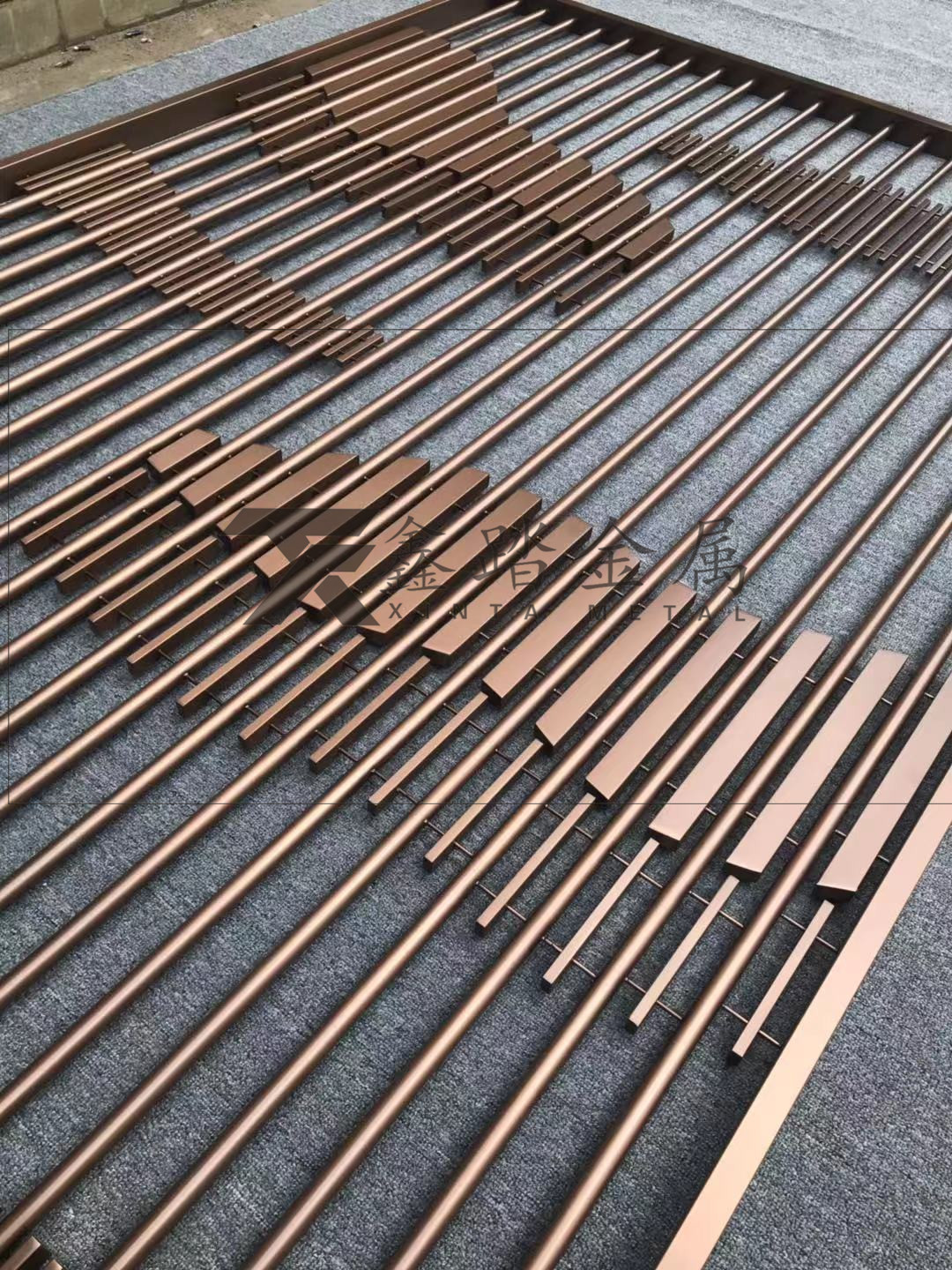 真空电镀拉丝古铜不锈钢山峦屏风酒店装饰格栅火爆来袭