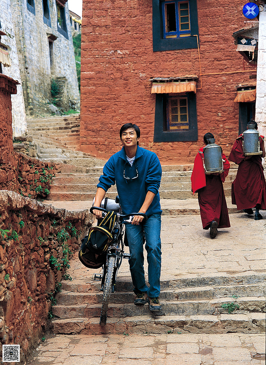 健力宝A8影视平面