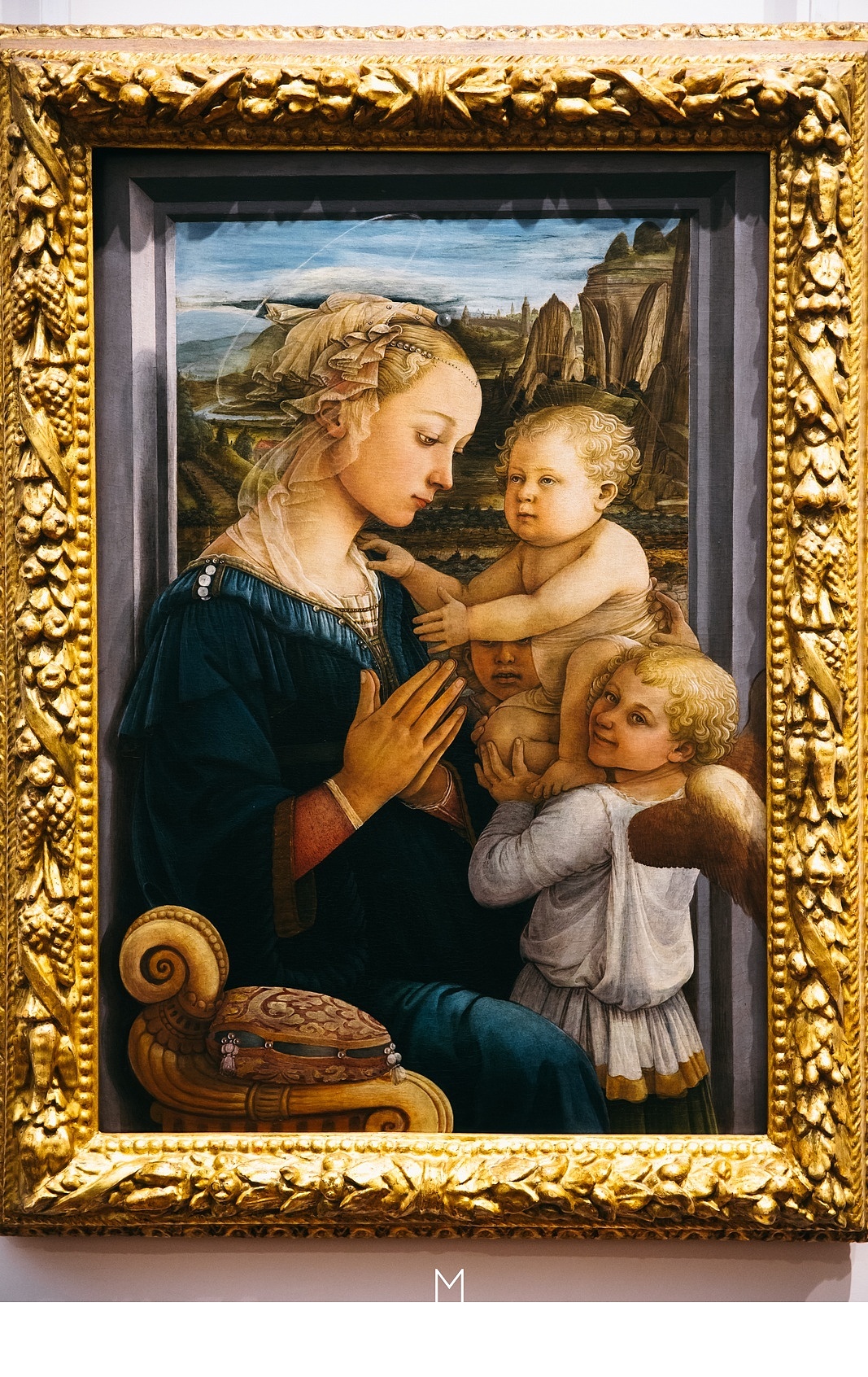 《圣母子与两位天使》作者是菲力普-利皮(filippo lippi)绘于1465