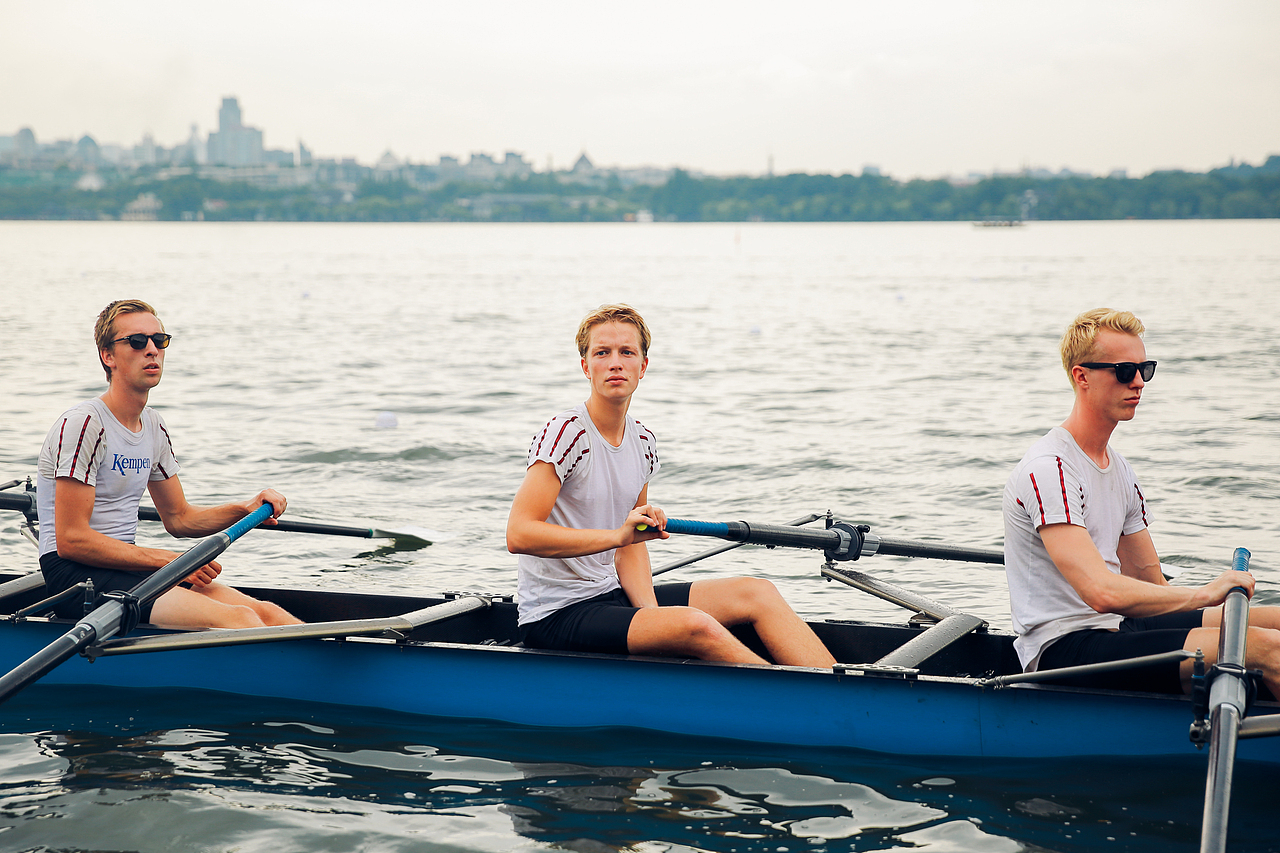 赛艇队还是男模队