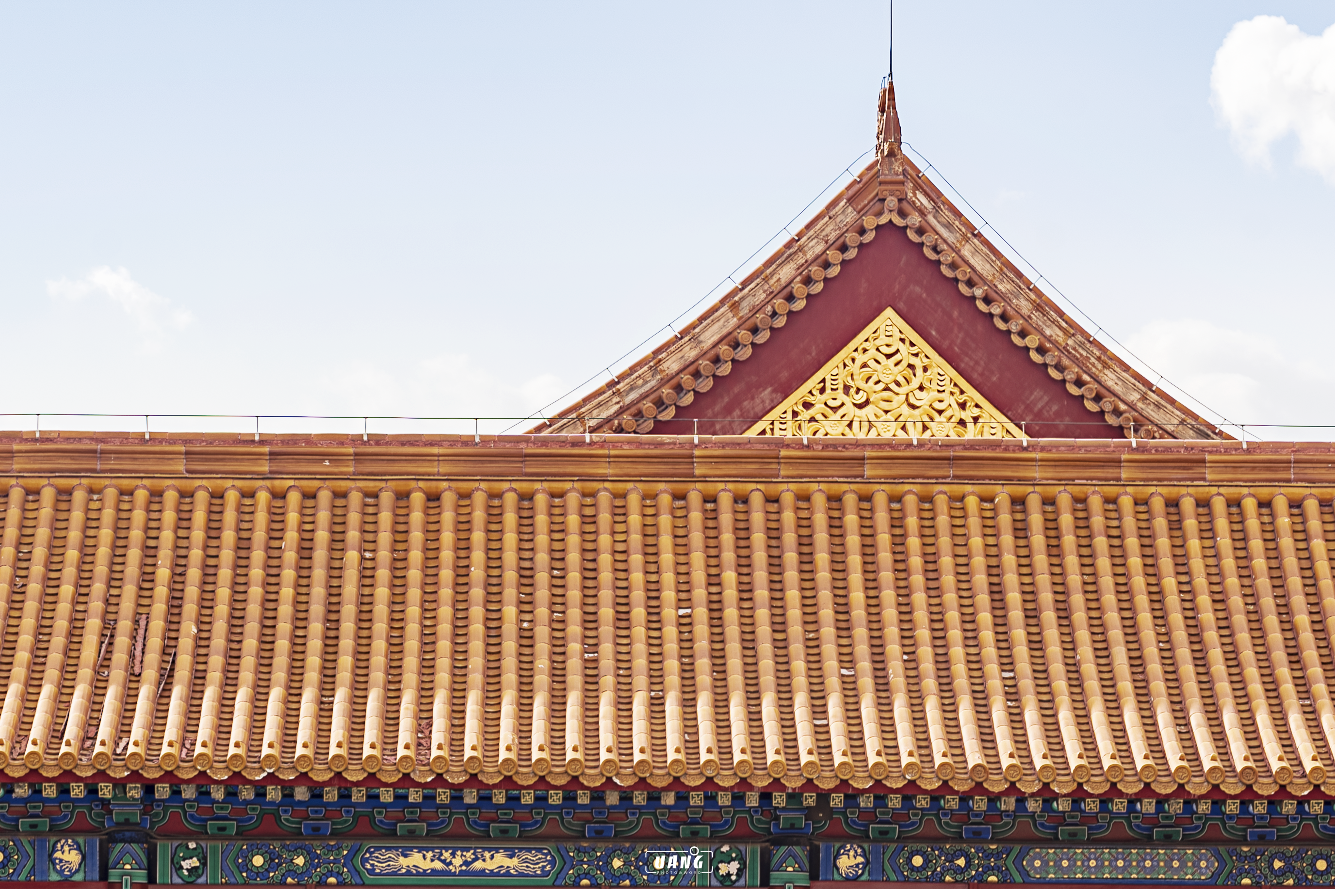 沈阳故宫 崇政殿及两侧左右翊门 的彩色琉璃 墀头和屋脊立兽(比单纯的