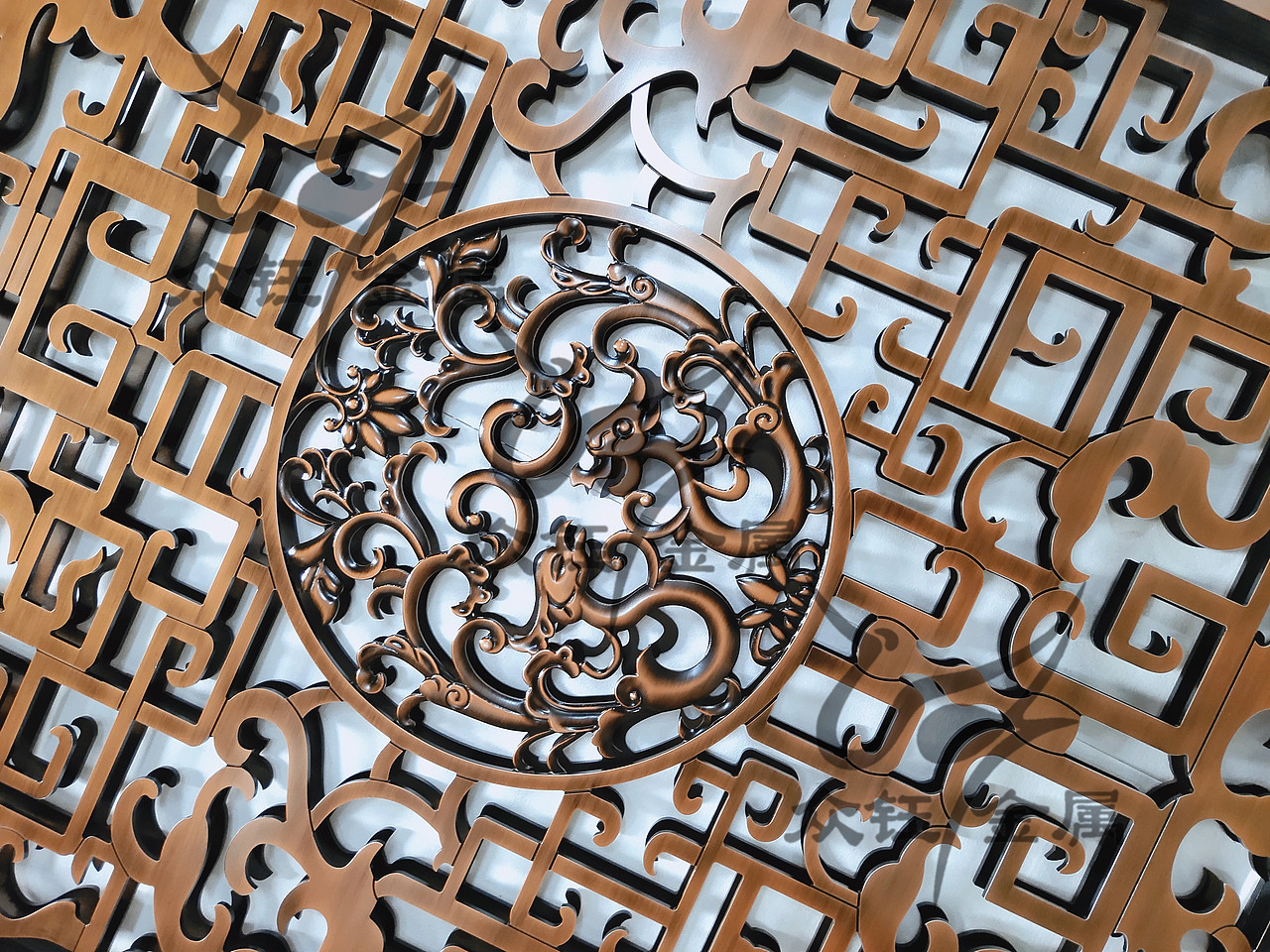 铝板雕刻镀铜镂空屏风 各种高档场所屏风定制（图ZMjE5NDQzOTYw） - 其他工业/产品 - 站酷设计师艺术金属原创素材 - 站酷ZCOOL