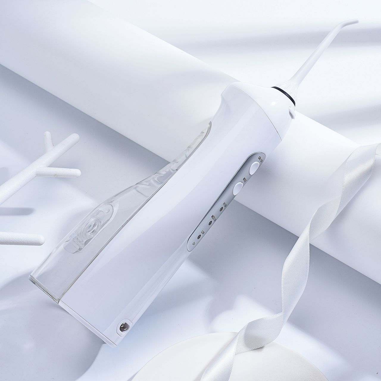 红酒，钱包，牙刷拍摄。（图ZMTQ4NjczODk2） - 产品摄影 - 站酷设计师寻艺_原创素材 - 站酷ZCOOL