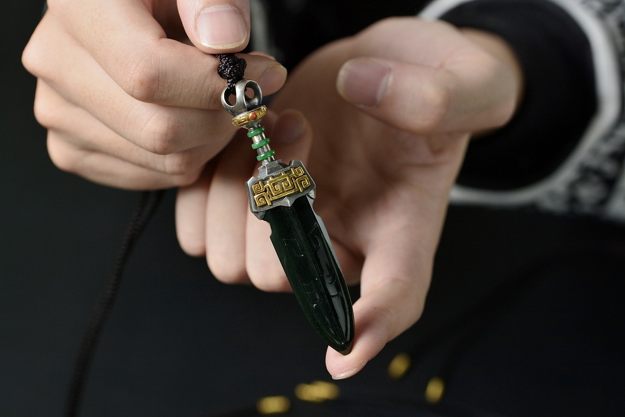 设计师作品|纯均剑翡翠吊坠