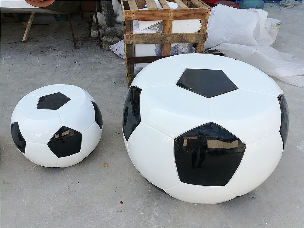 玻璃钢休闲座椅雕塑足球造型休闲椅模型玻璃钢雕塑定制