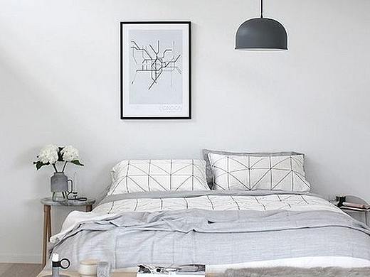 卧室装饰画如何摆放--装饰画厂家-- 一品居