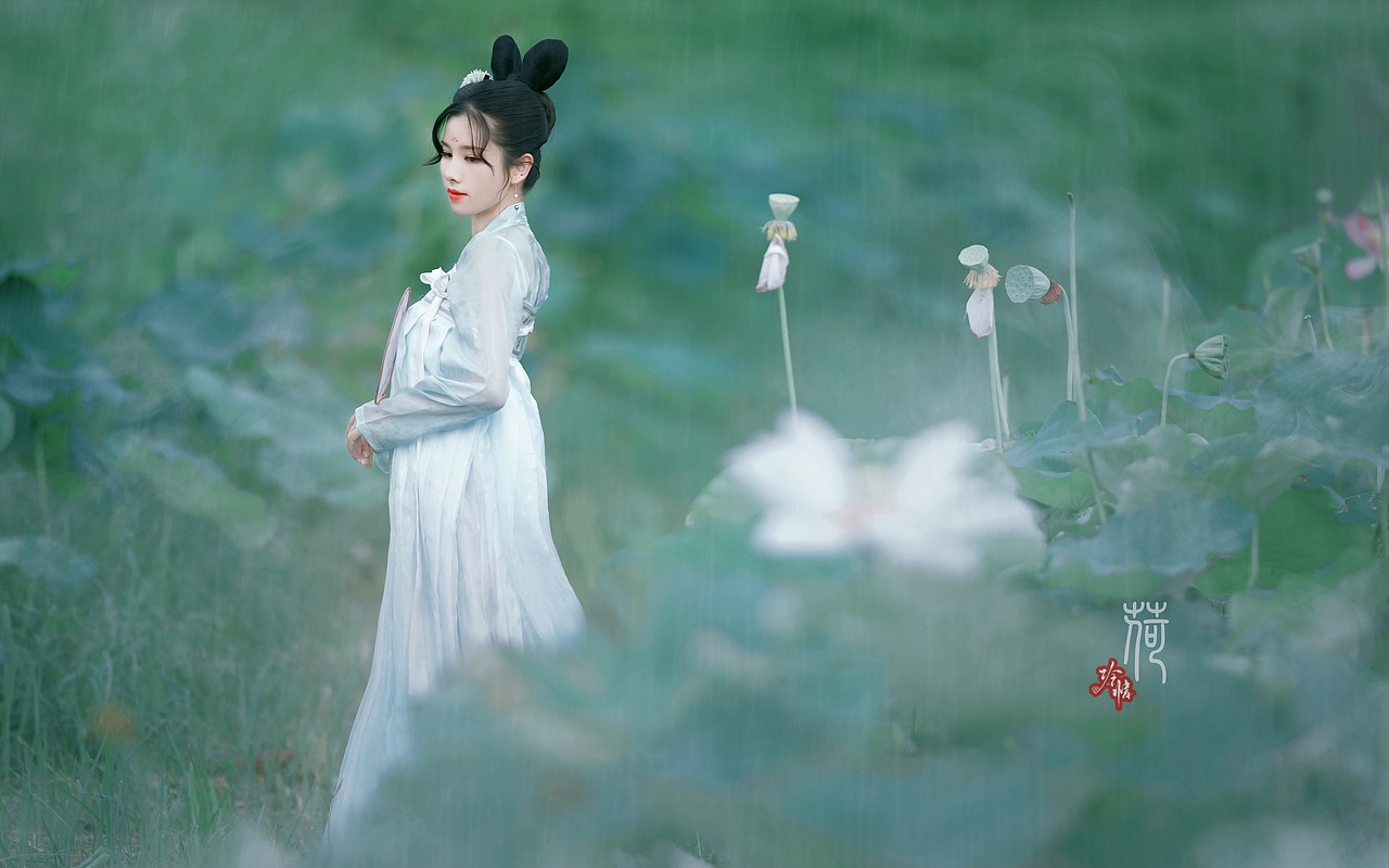 荷花古装人像汉服