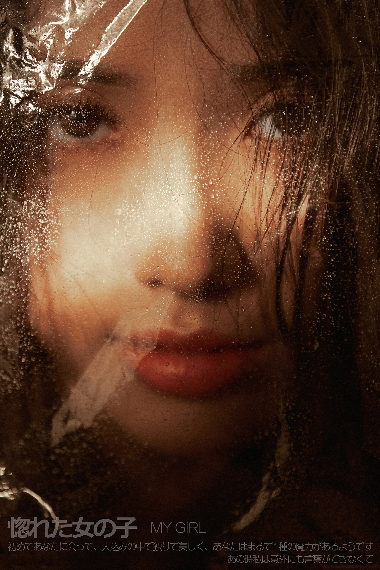 女子,微笑里几丝忧伤,阳光里些许清凉