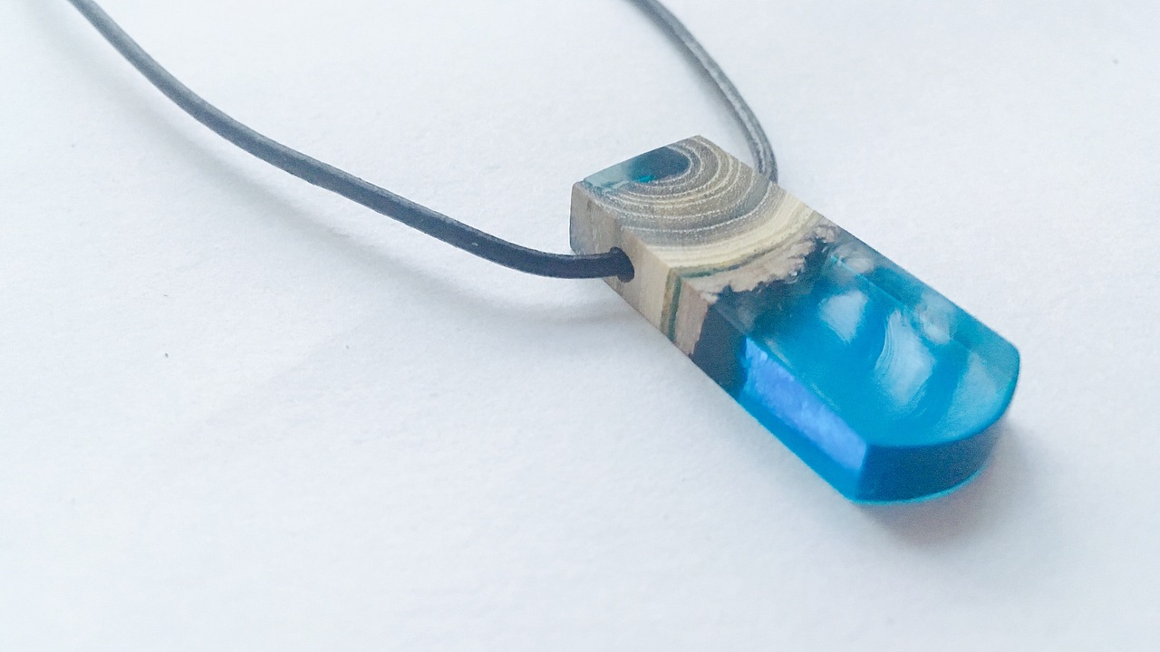 克生——树脂与木首饰设计《青出于蓝》系列