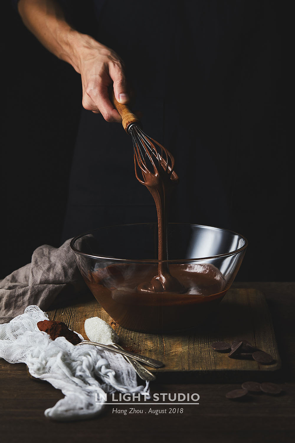 吃绅士蛋卷，做猪猪男孩 #IN LIGHT#（图ZMTI1NTM5OTY4） - 产品摄影 - 站酷设计师INLIGHT光合原创素材 - 站酷ZCOOL