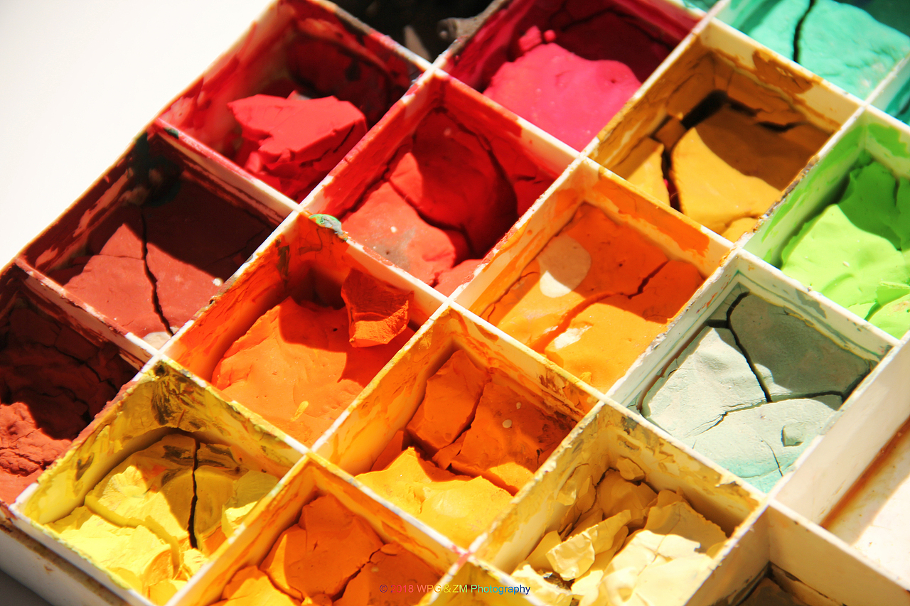 《 一个颜料盒 》