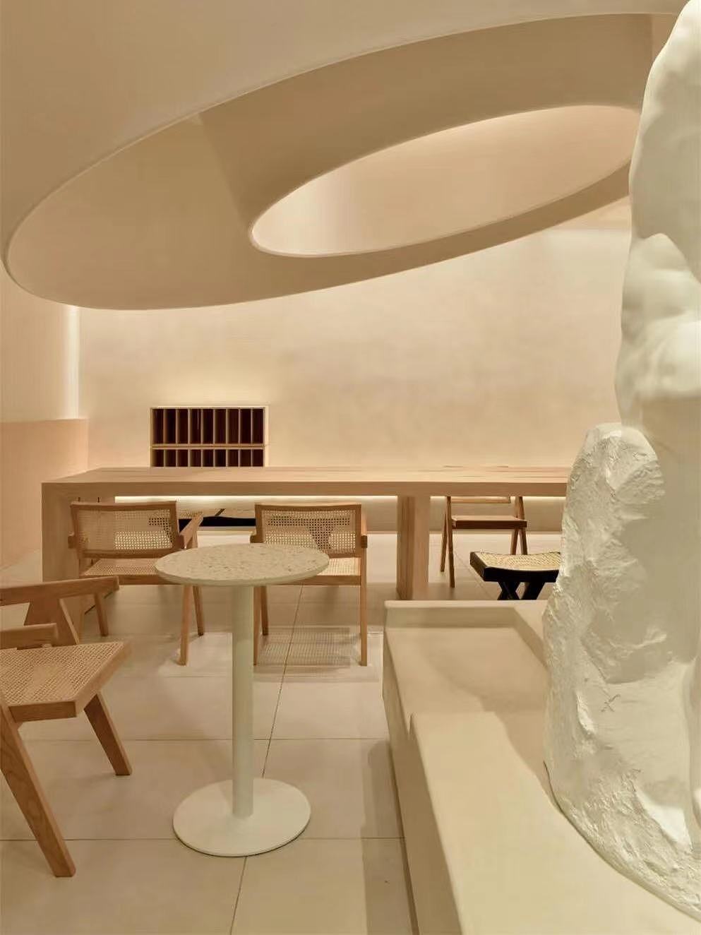 侘寂风奶茶店设计 原木给予的温柔