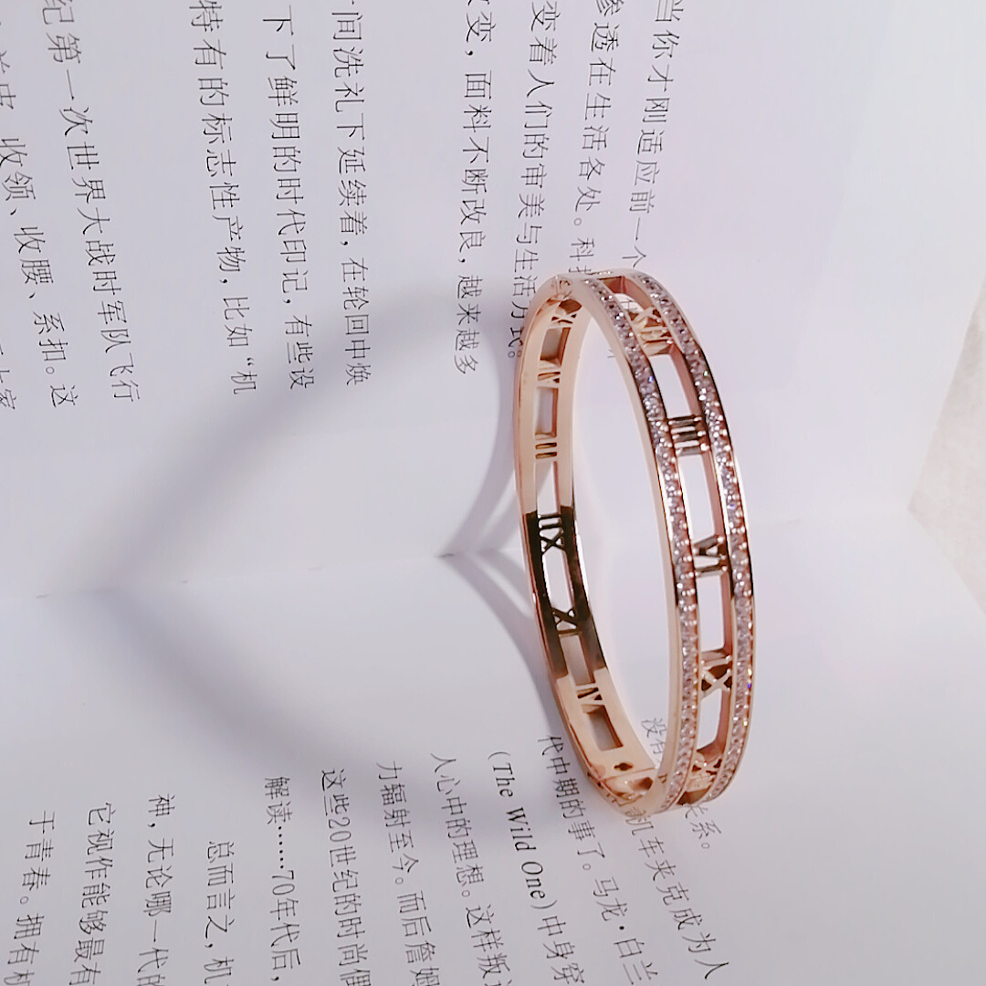 手镯里也存在数字和时间