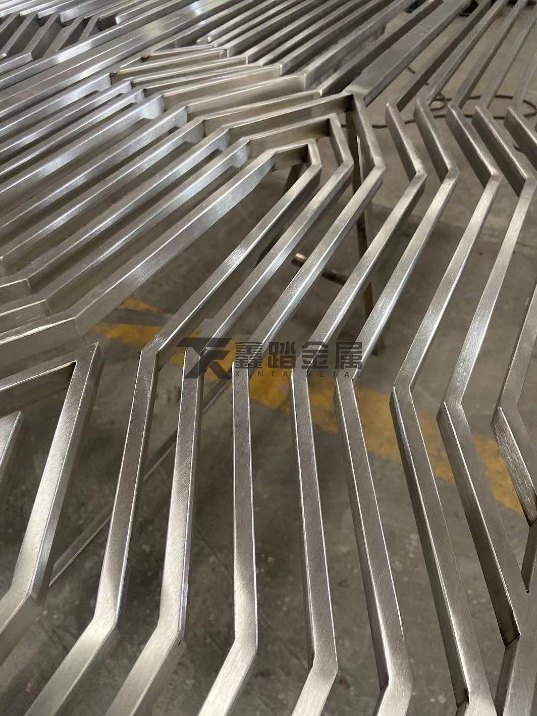不锈钢满焊屏风,酒店金属景墙达到镂空玲珑的视觉效果|工业/产品|其他
