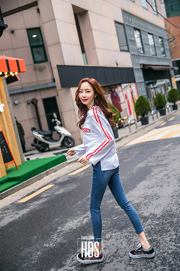 韩国街景女装牛仔裤拍摄（图ZMTA5ODM0Nzky） - 人像摄影 - 站酷设计师HDS灰度电商原创素材 - 站酷ZCOOL