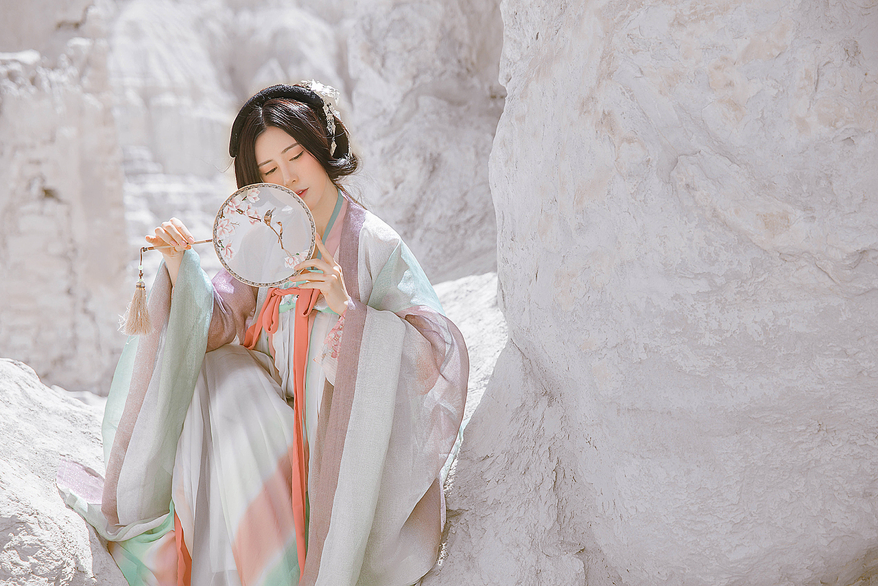 惹尘埃（图ZOTI3Njc3MjA=） - 人像摄影 - 站酷设计师ROEMWO原创素材 - 站酷ZCOOL