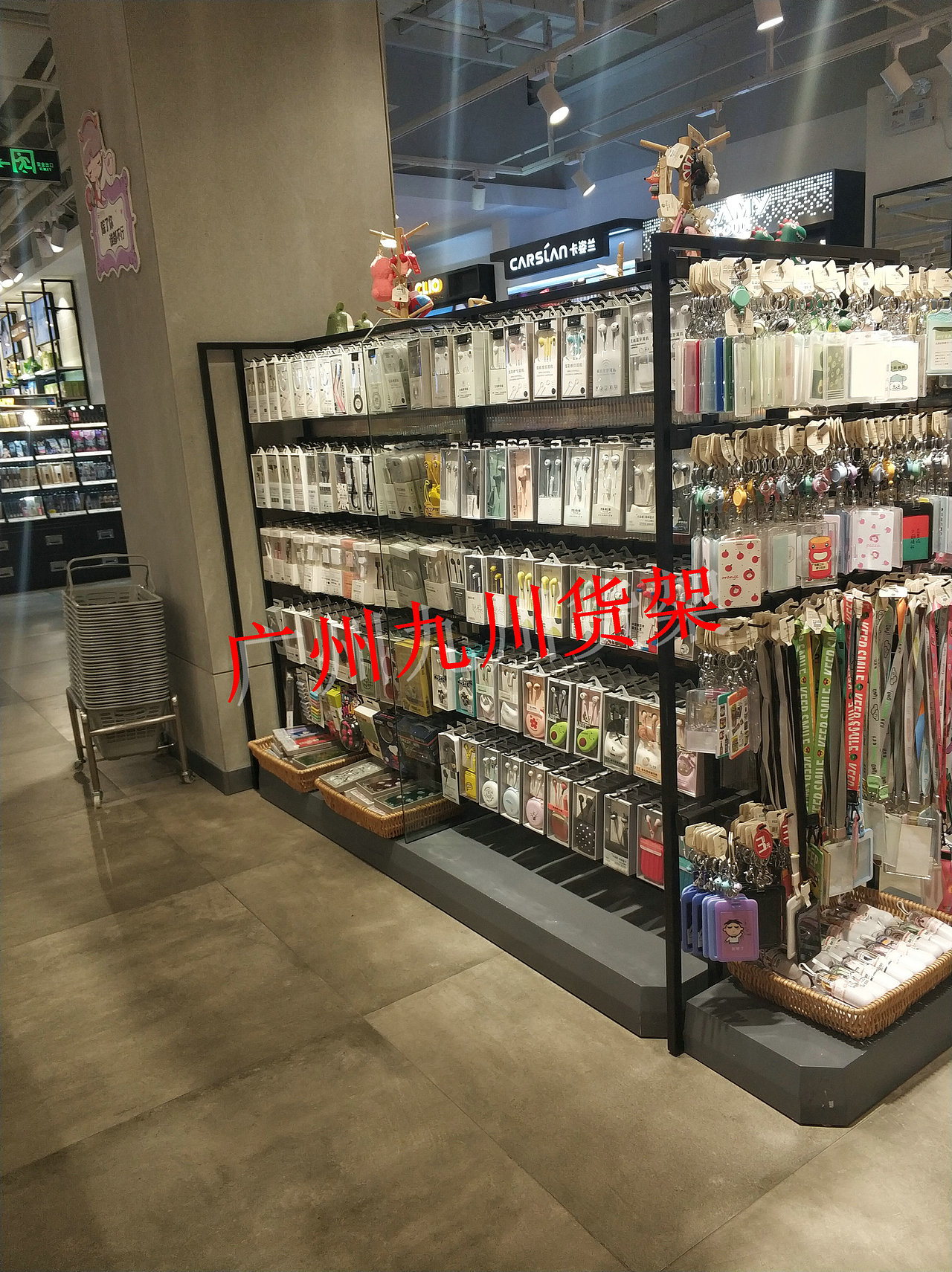 白云kkv展示架大型专卖店货架定制厂家